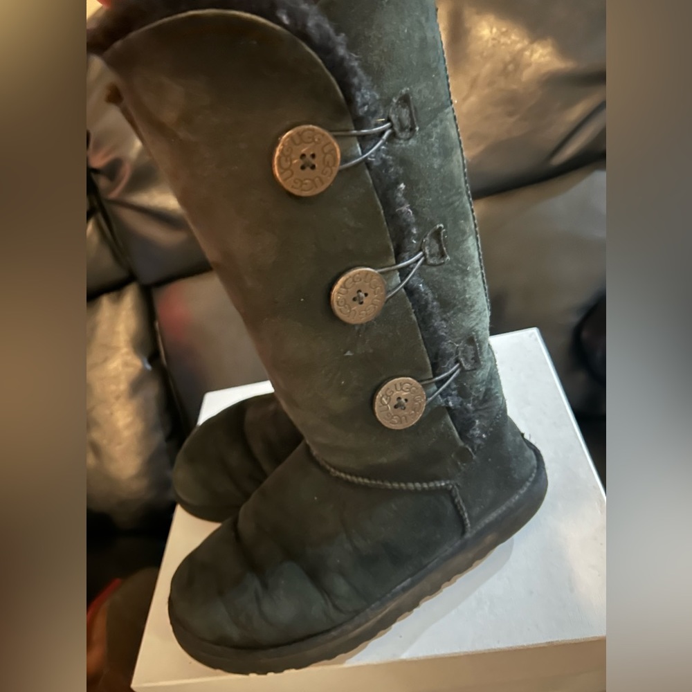 UGGS!!! - Picture 2 of 4